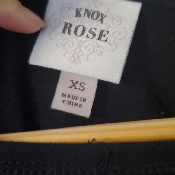 Black sweatshirt with lace should detail - Picture 3 of 3